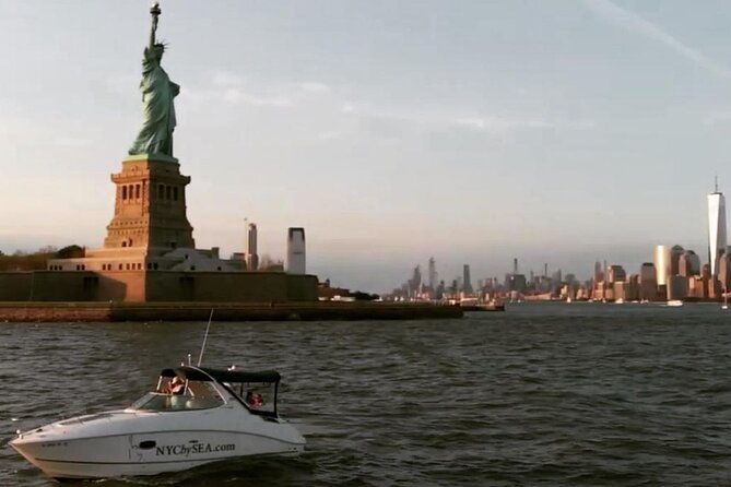private-luxury-sunset-boat-tour-in-new-york-city-1-hour