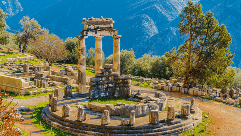 private-luxury-tour-delphi-arachova-and-hosios-loukas