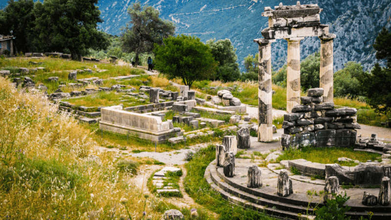 private-luxury-tour-delphi-arachova-and-hosios-loukas