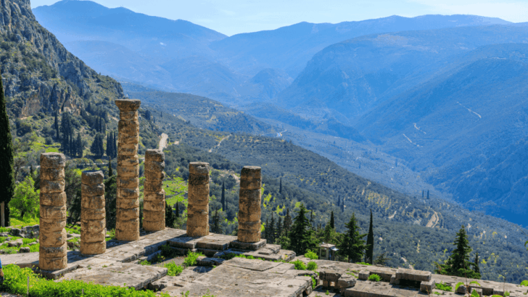 private-luxury-tour-delphi-arachova-and-hosios-loukas