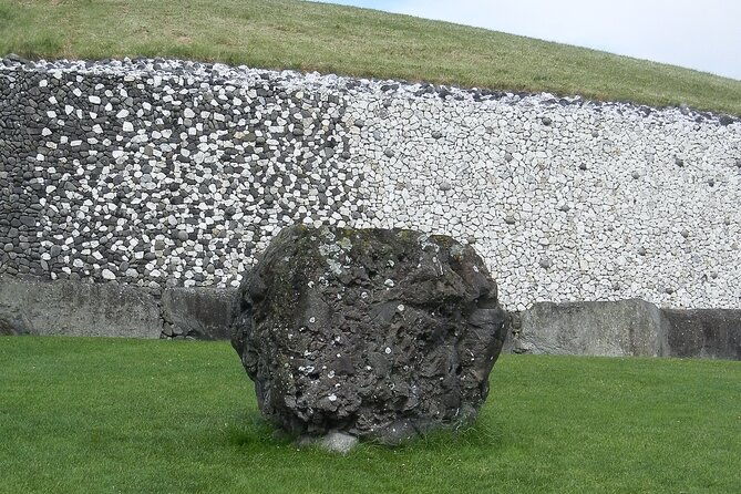 private-luxury-tour-of-newgrange-and-the-hill-of-tara