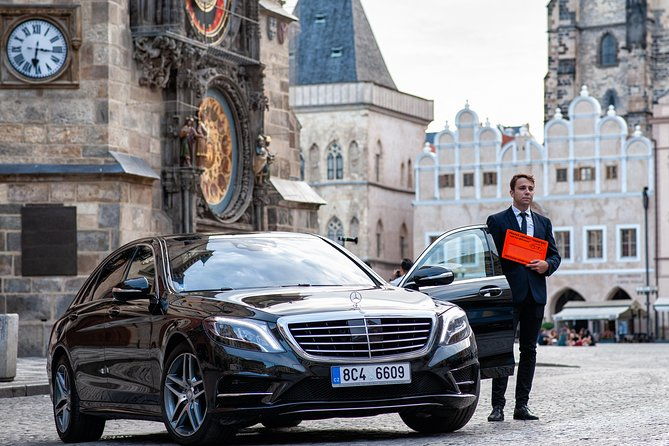 private-luxury-transfer-to-cesky-krumlov-from-prague