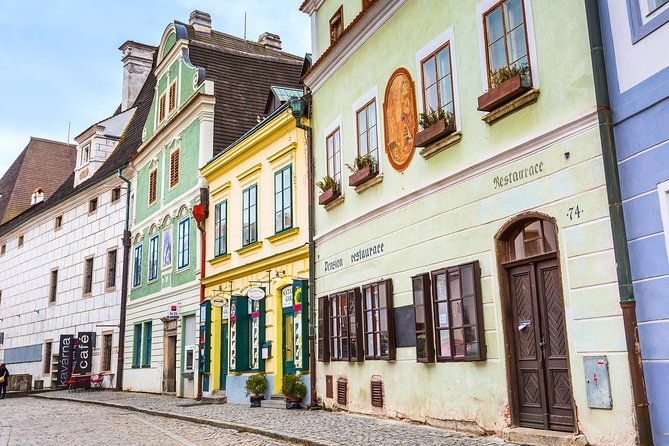 private-luxury-transfer-to-cesky-krumlov-from-prague