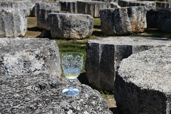 private-luxury-wine-tour-in-ancient-nemea-and-vineyards