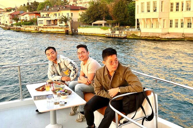 private-luxury-yacht-cruise-in-istanbul-bosphorus