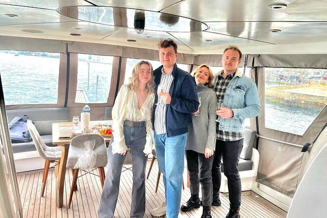 private-luxury-yacht-cruise-in-istanbul-bosphorus