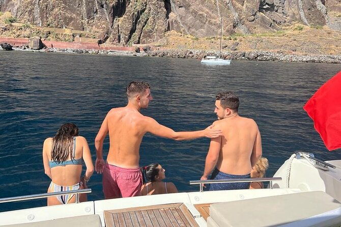 private-luxury-yacht-tour-in-madeira-island