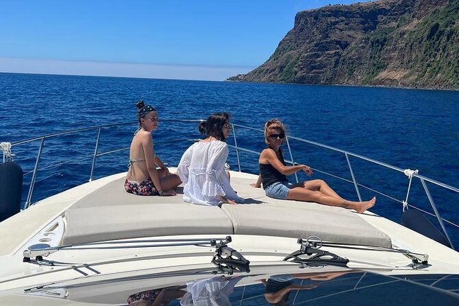 private-luxury-yacht-tour-in-madeira-island