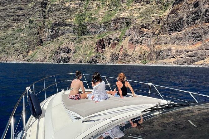 private-luxury-yacht-tour-in-madeira-island