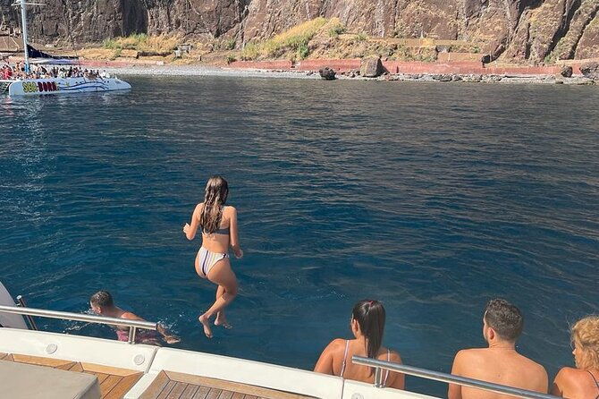 private-luxury-yacht-tour-in-madeira-island