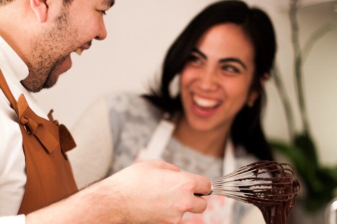 private-macaron-making-class-in-a-traditional-parisian-apartment