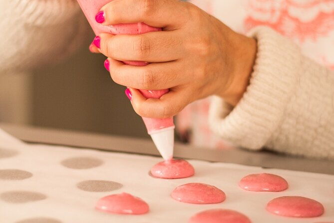 private-macaron-making-class-in-a-traditional-parisian-apartment