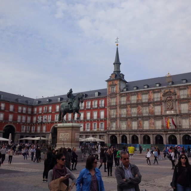 private-madrid-highlights-walking-tour