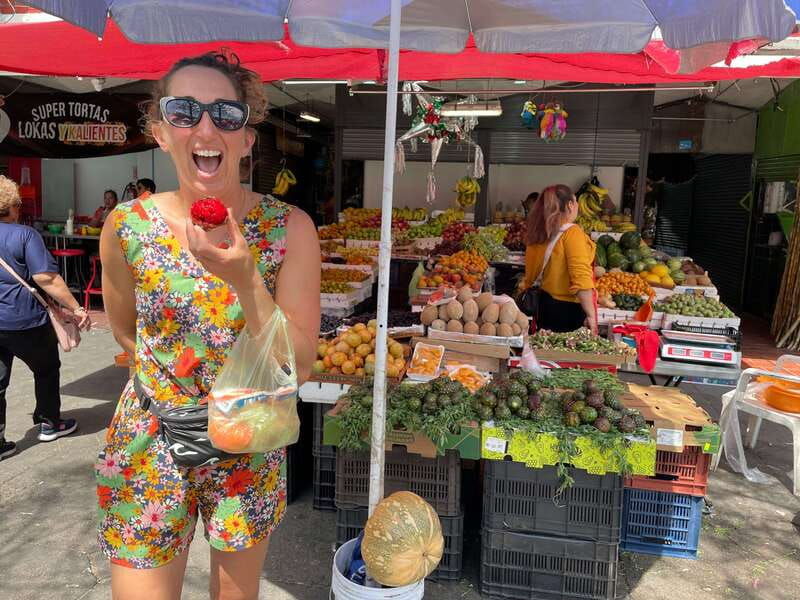 private-market-food-tour-and-architecture-sightseeing