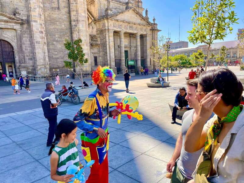 private-market-food-tour-and-architecture-sightseeing