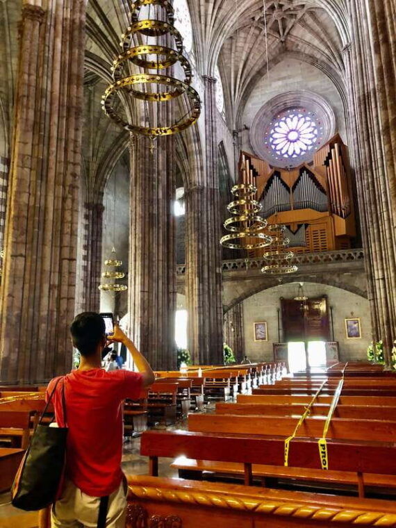 private-market-food-tour-and-architecture-sightseeing