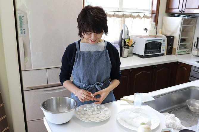 private-market-tour-and-cooking-class-with-kanae-a-sapporo-local