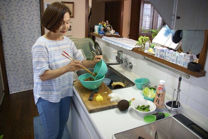 private-market-tour-and-cooking-lesson-with-a-tokyo-native-makiko-in-her-home