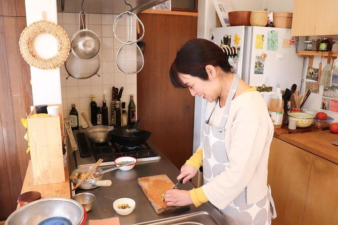 private-market-tour-japanese-cooking-w-aki-in-a-beautiful-home