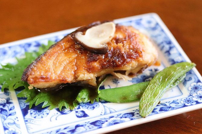 private-market-visit-tofu-intro-cooking-class-in-kyoto