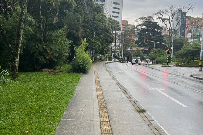 private-medellin-airport-transfer-with-english-speaking-driver