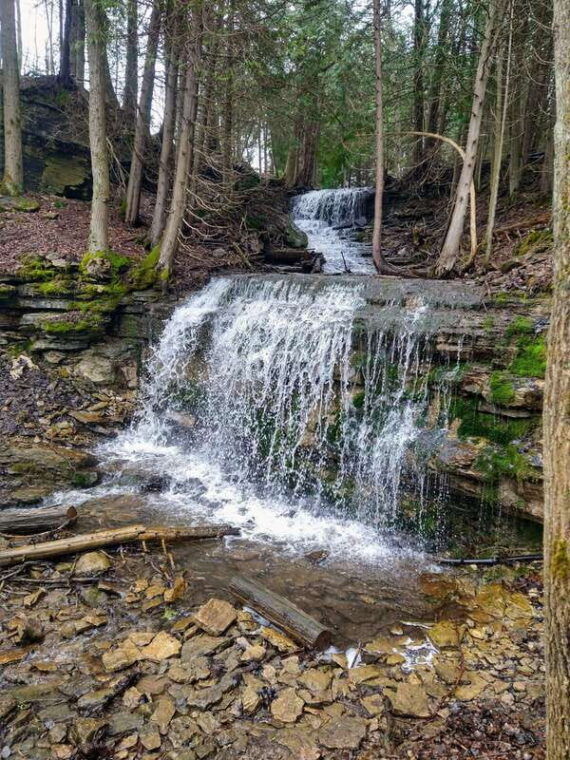 private-metcalfe-duncan-caves-hike-collingwood-blue-mountain