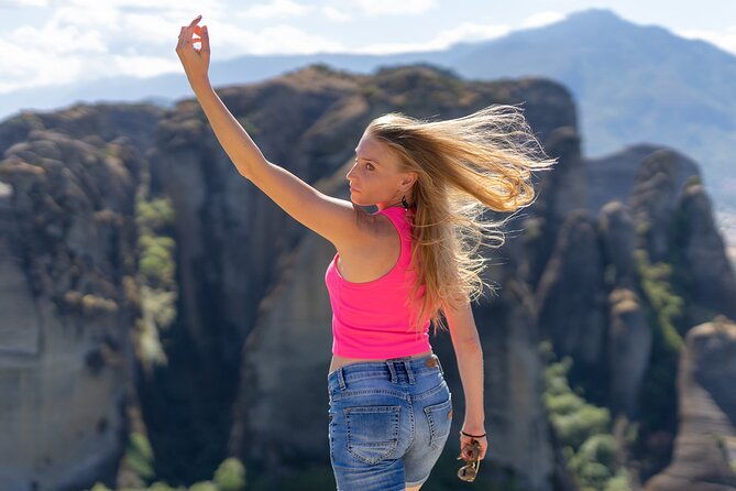 private-meteora-photo-shoot-with-a-professional-photographer