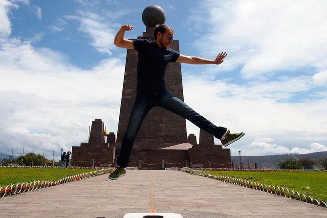private-middle-of-the-world-mitad-del-mundo-and-pululahua-from-quito