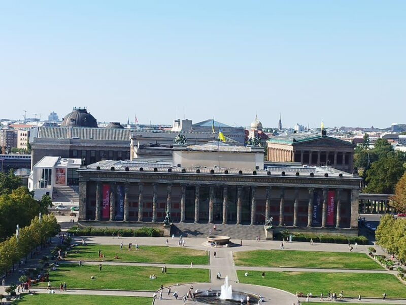 private-minivan-tour-berlin-highlights-driver-and-guide