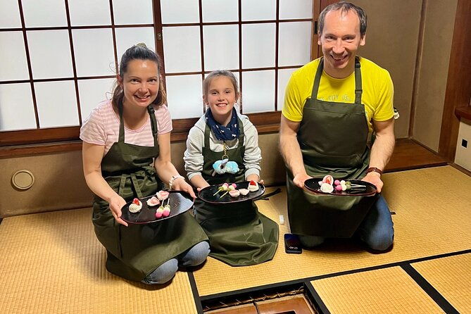 private-mochi-sweets-making-class-near-shibuya-area