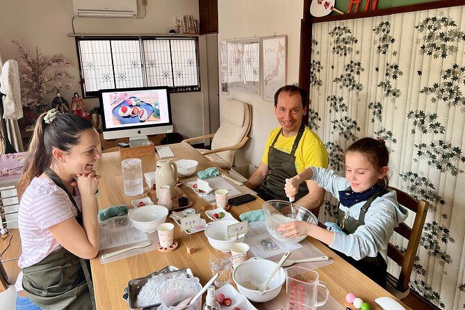 private-mochi-sweets-making-class-near-shibuya-area