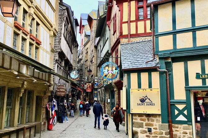 private-mont-saint-michel-trip-by-mercedes-from-paris-with-lunch