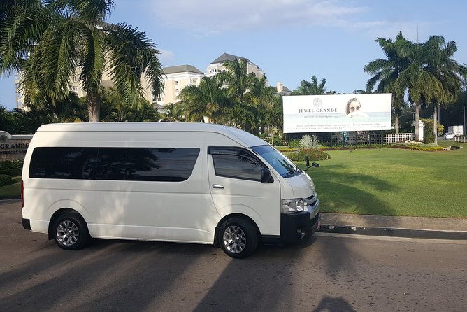 private-montego-bay-airport-taxi-to-jewel-grande