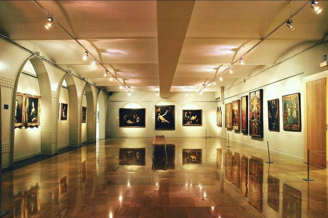 private-montserrat-tour-organic-winery-authentic-local-lunch