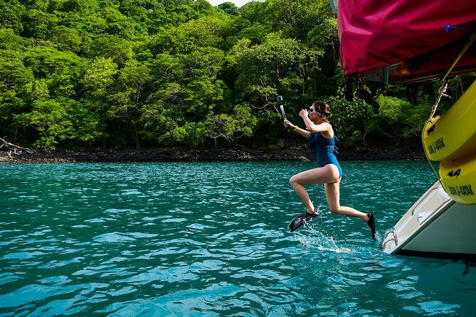 private-morning-catamaran-in-playa-flamingo