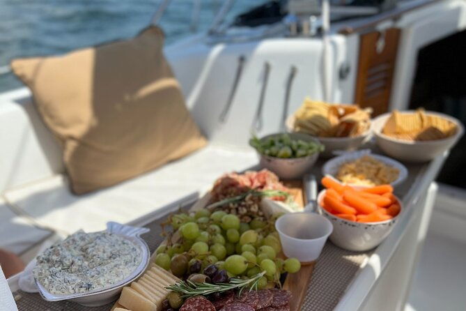 private-morning-sailing-dolphin-history-tours-on-mystique