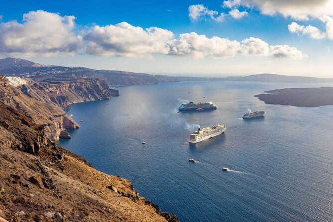 private-motor-yacht-cruise-in-santorini