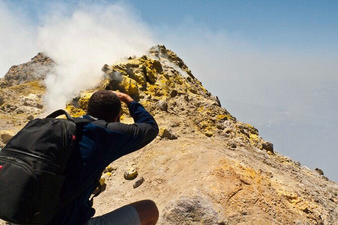 private-mt-etna-4wd-half-day-adventure