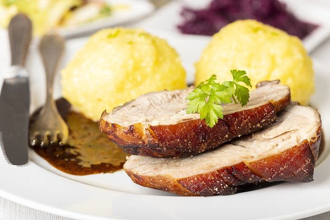 private-munich-beer-hall-hopping-3-course-menu-beer-tasting-2