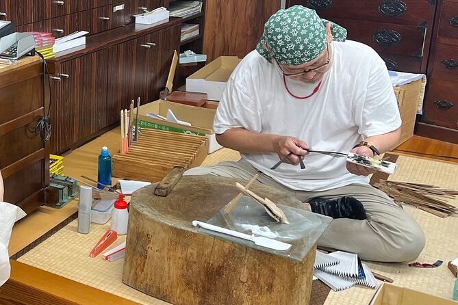 private-nagoya-tour-with-folding-fan-making-experience