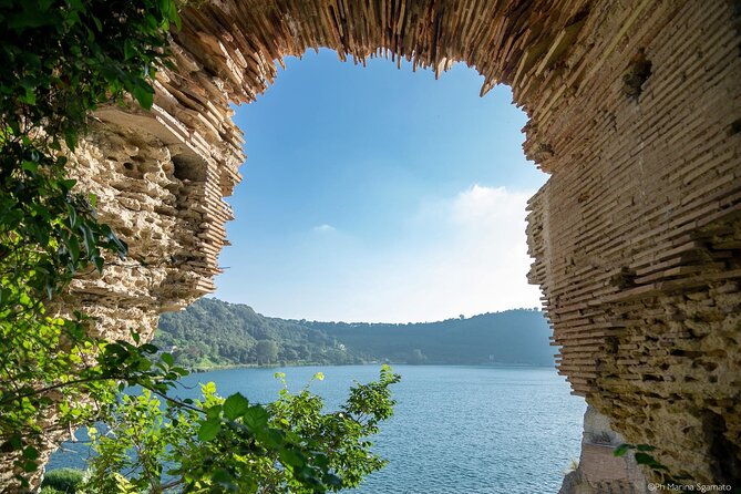 private-natural-wine-tasting-tour-lunch-sommelier-and-transfer