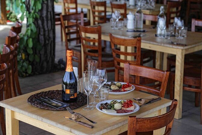 private-natural-wine-tasting-tour-lunch-sommelier-and-transfer