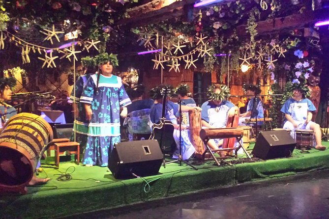 private-night-city-tour-with-san-cristobal-hill-and-dinner-show