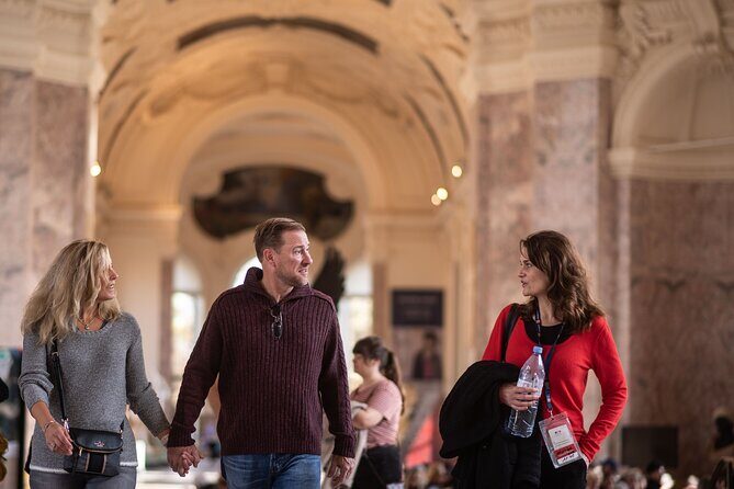 Private night tour at the Louvre - A Deep Dive into the Experience
