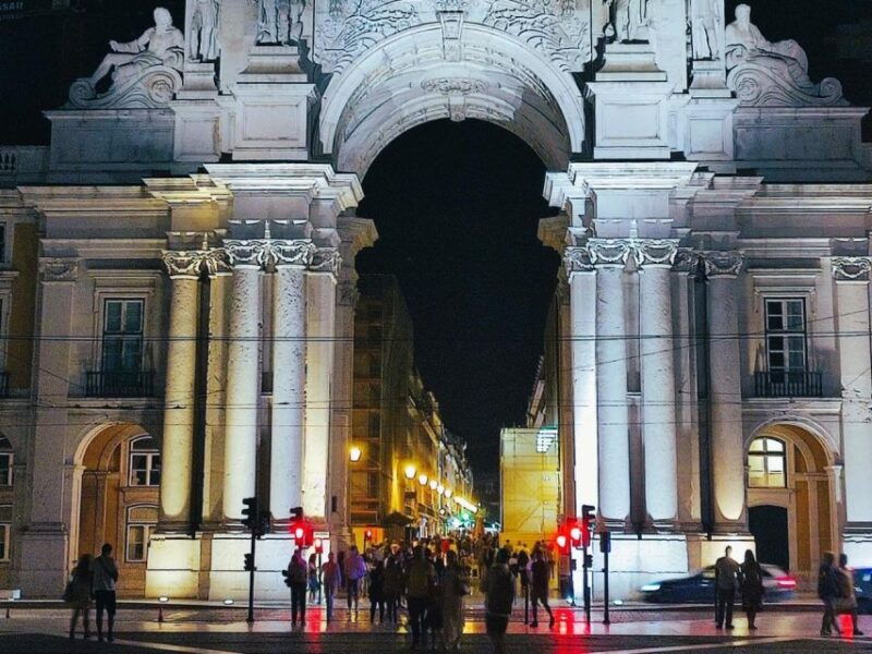 private-night-tour-authentic-fado-show-portuguese-dinner