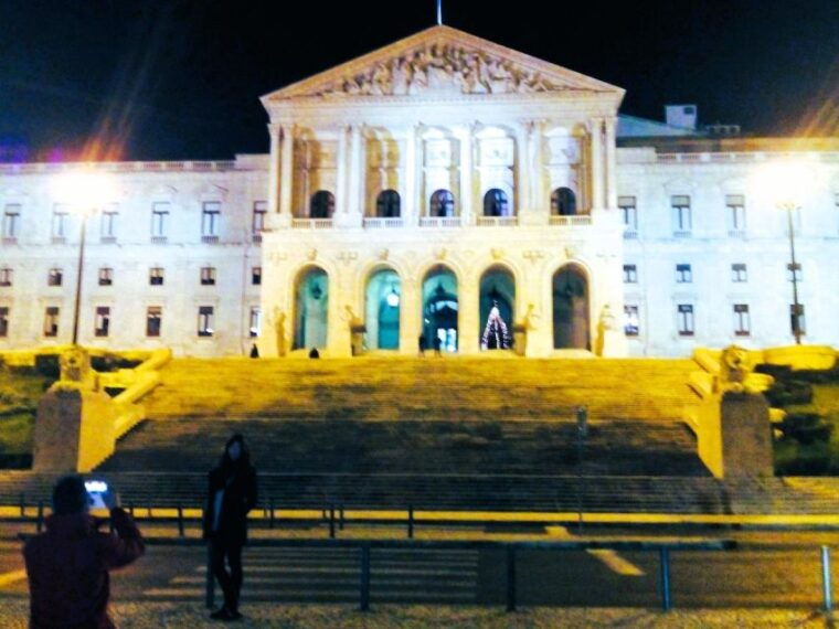 private-night-tour-authentic-fado-show-portuguese-dinner