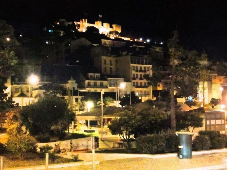 private-night-tour-authentic-fado-show-portuguese-dinner