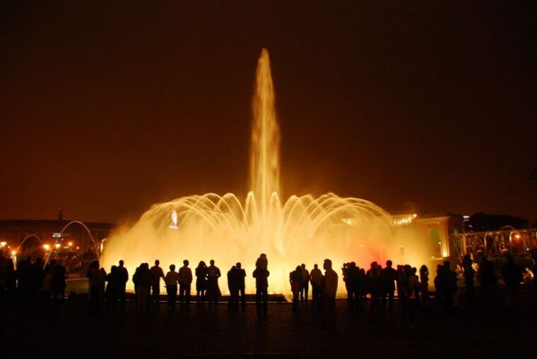 private-night-tour-in-lima-to-the-magic-water-circuit