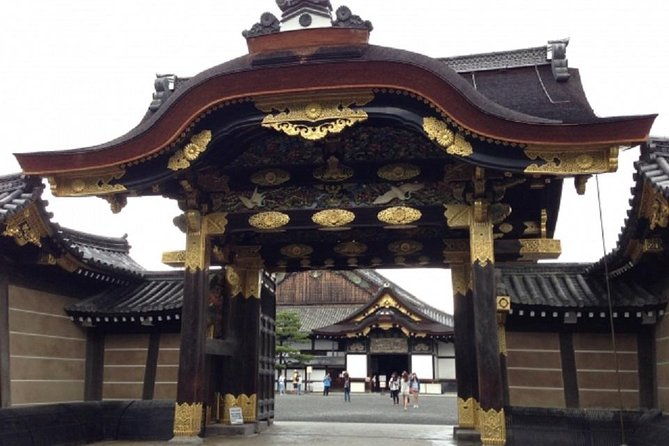 private-nijo-castle-sightseeing-and-nishiki-food-tour