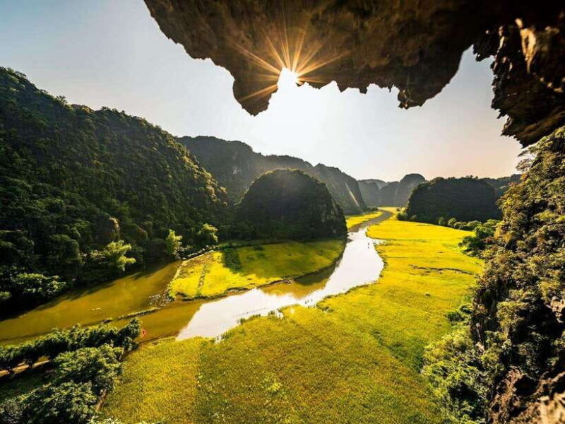 private-ninh-binh-day-trip-hoa-lu-tam-coc-mua-cave